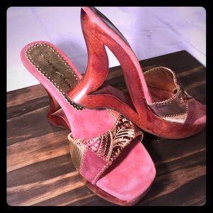 Mauve Chinese Laundry wooden wedge 8 1/2